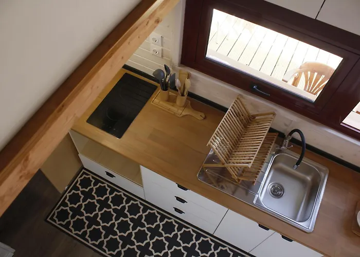 Camping Oleiros مكان تخييم *