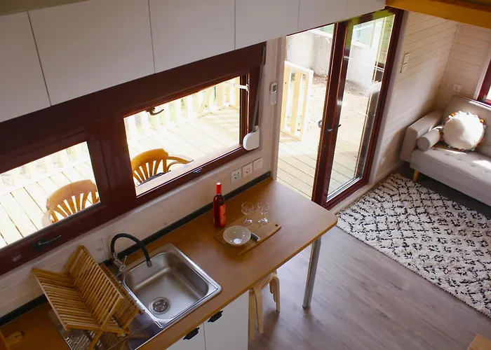 Camping Oleiros مكان تخييم *