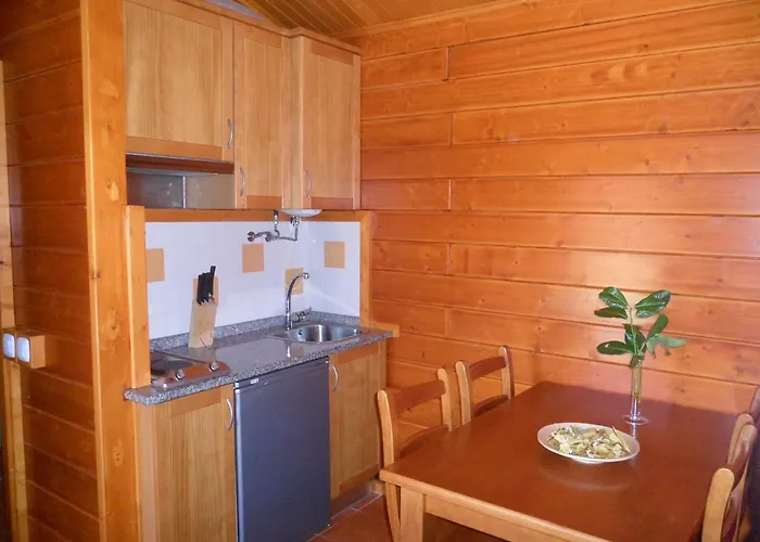 Camping Oleiros مكان تخييم