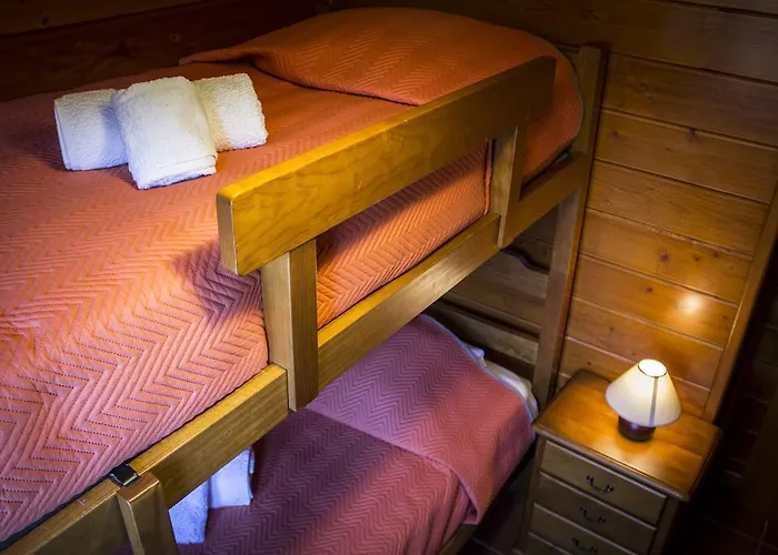 Camping Oleiros مكان تخييم *