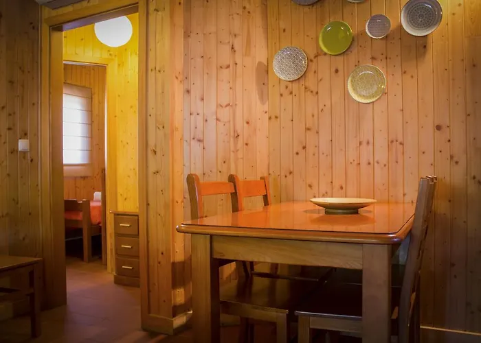 Camping Oleiros مكان تخييم *