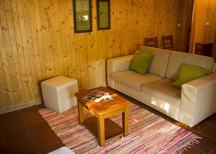 Camping Oleiros مكان تخييم