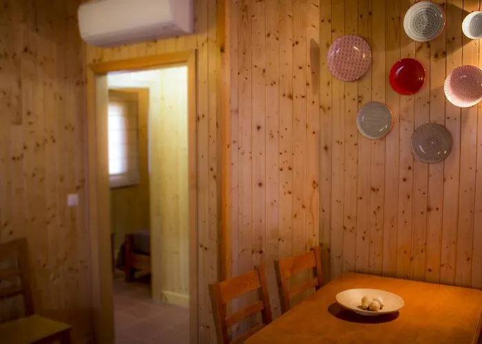 Camping Oleiros مكان تخييم