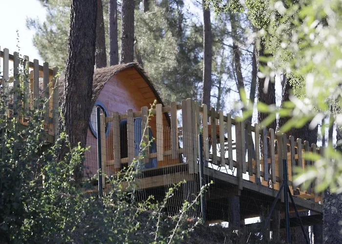 Camping Oleiros مكان تخييم