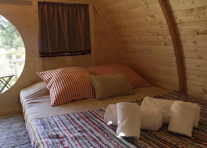 Camping Oleiros مكان تخييم