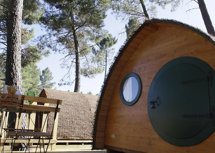 Camping Oleiros مكان تخييم
