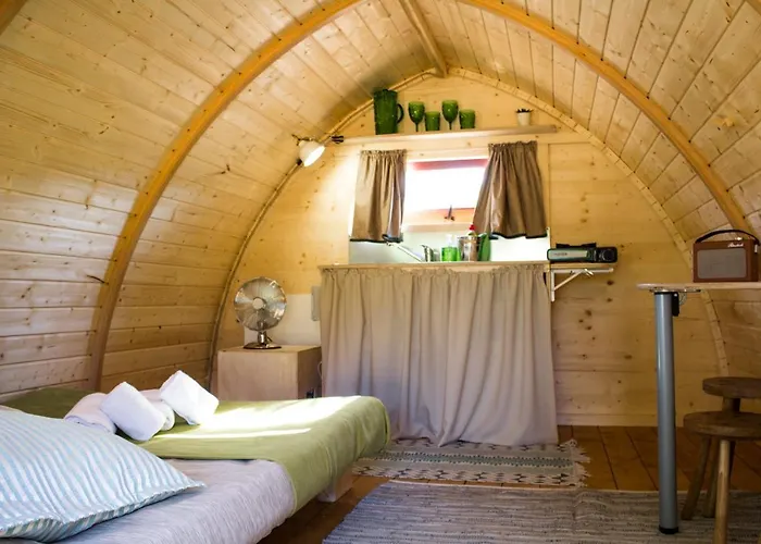 مكان تخييم Camping Oleiros